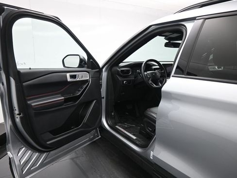 Certified 2023 Ford Explorer ST-Line w/ Class IV Trailer Tow Package image 9