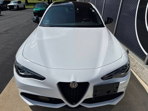 Used 2023 Alfa Romeo Giulia Veloce AWD/4WD image 9