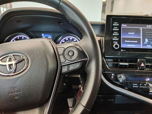 Used 2024 Toyota Camry SE image 12