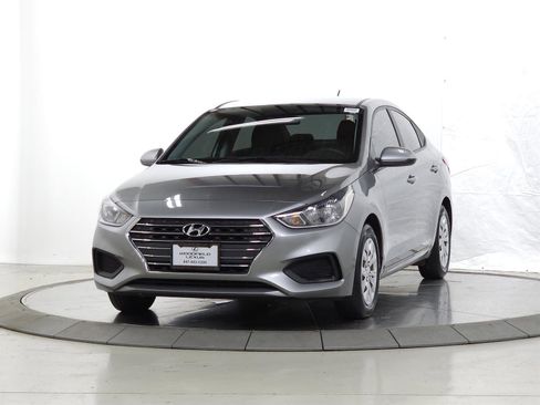 Used 2022 Hyundai Accent SE FWD image 3