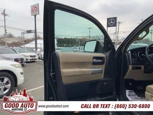 Used 2019 Toyota Sequoia Limited w/ Safety & Convenience Package image 9
