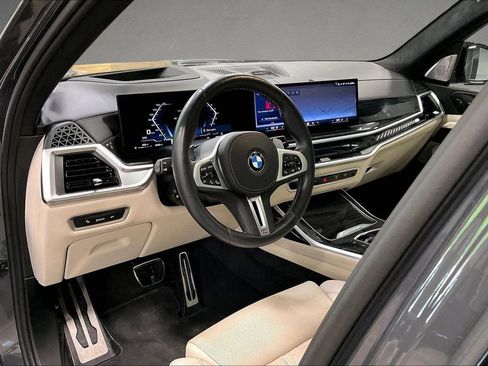 Used 2025 BMW X7 M60i AWD/4WD image 17