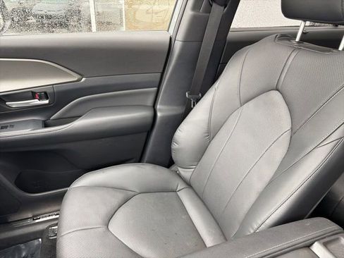 Used 2025 Toyota Grand Highlander AWD Hybrid image 14