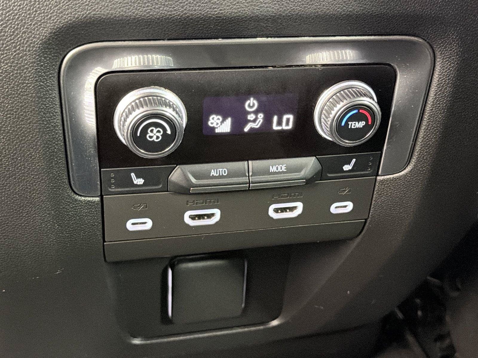 Certified 2024 GMC Yukon Denali Ultimate AWD/4WD image 23