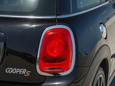 Used 2018 MINI Cooper S FWD image 8