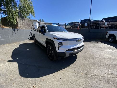 Used 2026 Chevrolet Silverado EV LT AWD/4WD image 8