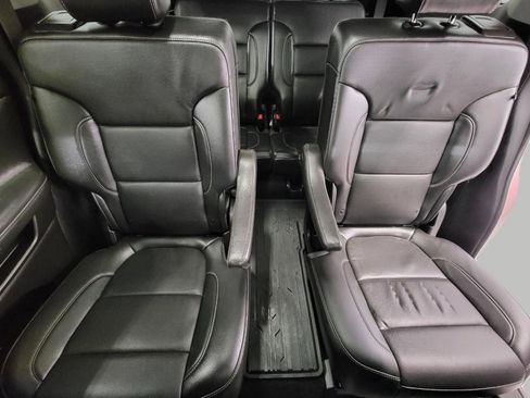 Used 2023 GMC Acadia SLT w/ Elevation Edition image 23