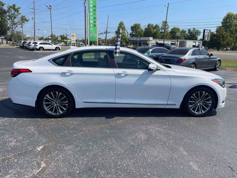 Used 2016 Hyundai Genesis 3.8 RWD image 9