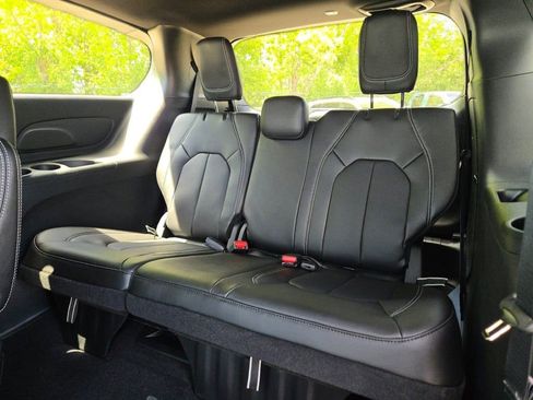 New 2027 Chrysler Pacifica Select FWD image 20