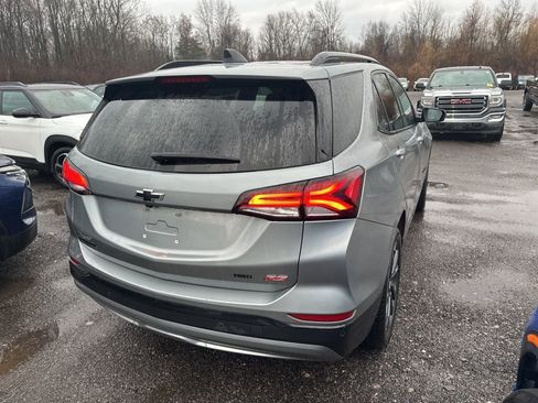 Used 2024 Chevrolet Equinox RS image 2