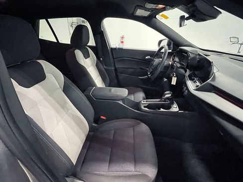 Used 2024 Chevrolet Trax RS FWD image 26