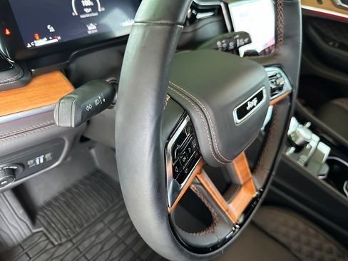 Used 2025 Jeep Grand Cherokee Summit AWD/4WD image 21