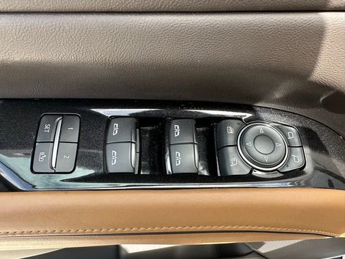 Used 2022 Cadillac Escalade Premium Luxury w/ Performance Package AWD/4WD image 18