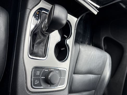 Used 2019 Jeep Grand Cherokee Limited AWD/4WD image 32