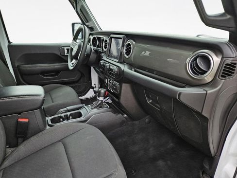 Used 2023 Jeep Wrangler Sahara image 32