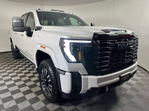 Used 2025 GMC Sierra 2500 Denali Ultimate AWD/4WD image 7
