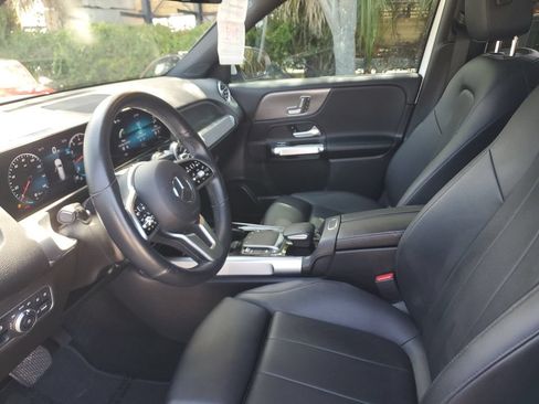 Used 2021 Mercedes-Benz GLB 250 4MATIC image 24