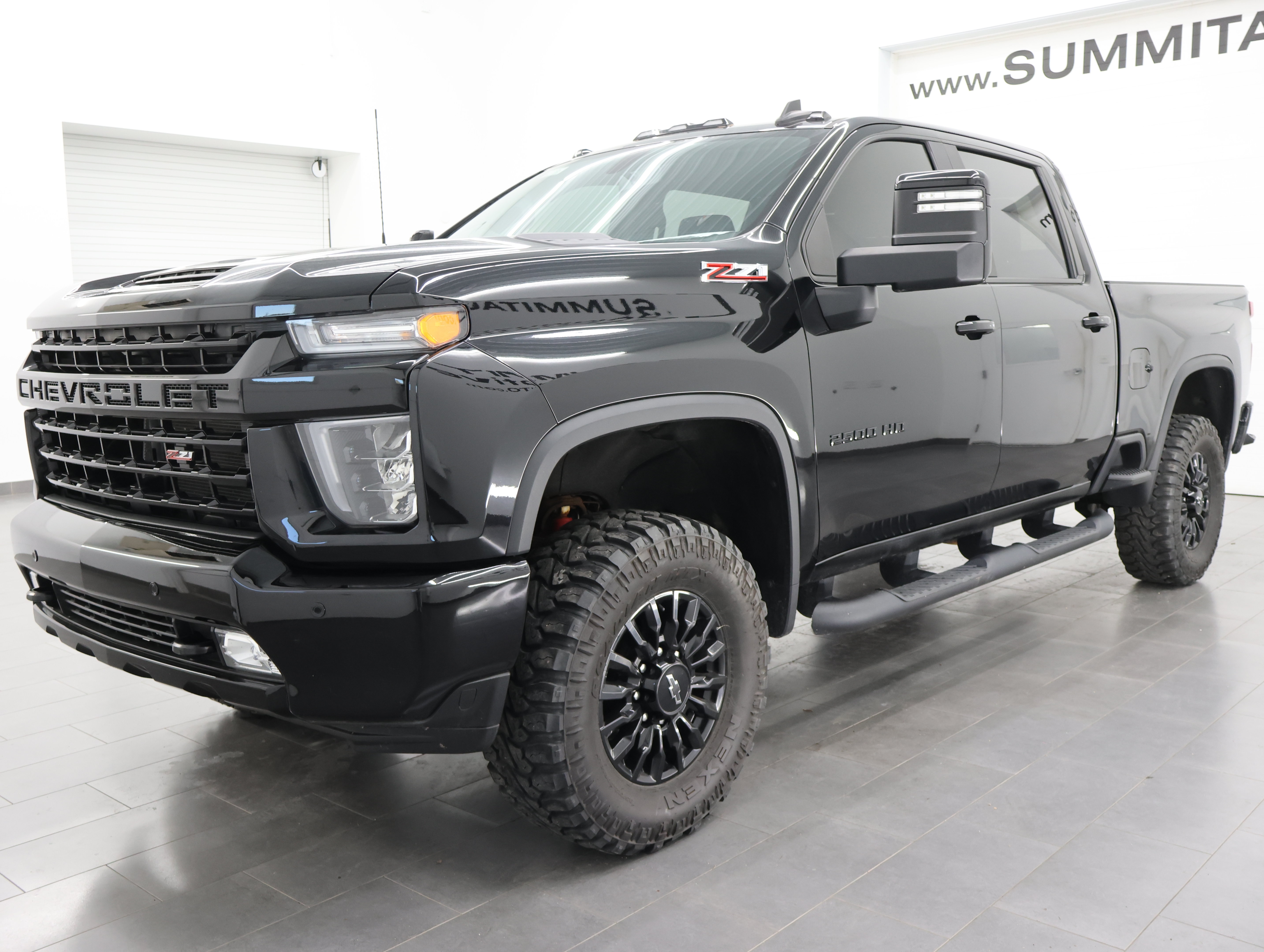 Used 2021 Chevrolet Silverado 2500 LT w/ Midnight Edition AWD/4WD image 7