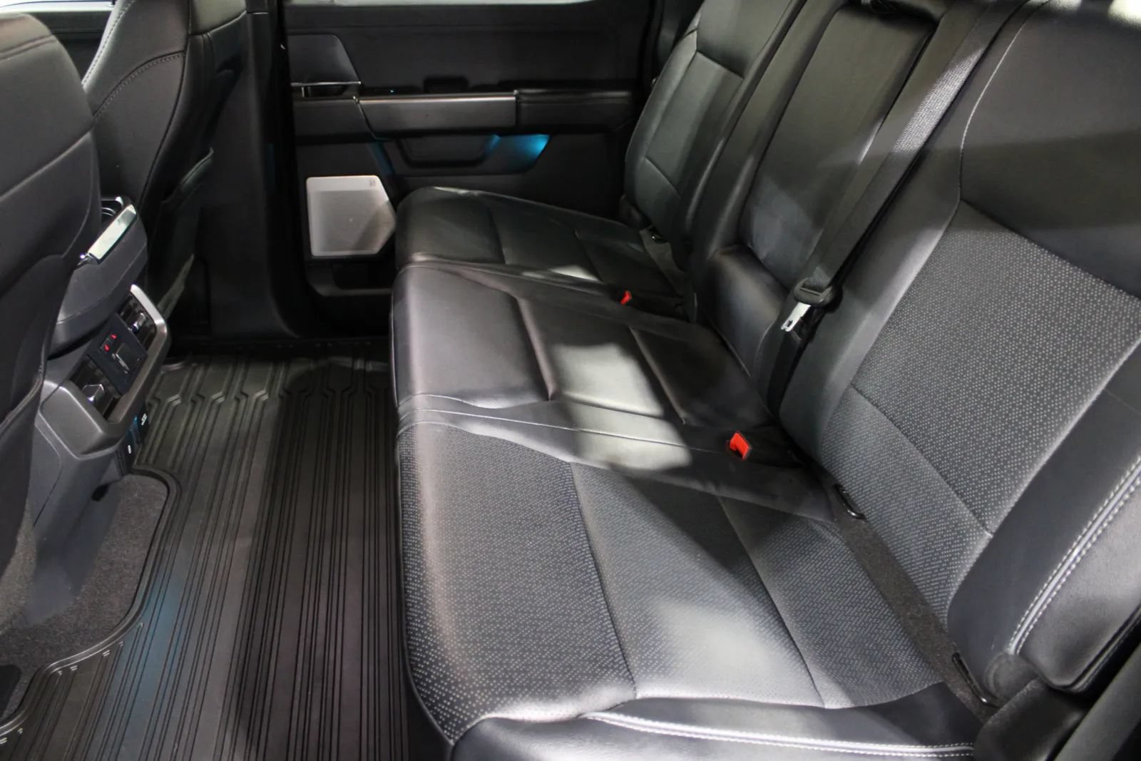 Used 2024 Ford F150 Lariat w/ Equipment Group 502A High AWD/4WD image 31