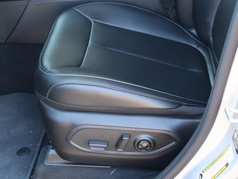 Used 2025 Jeep Grand Cherokee L Limited w/ Black Appearance Package AWD/4WD image 14