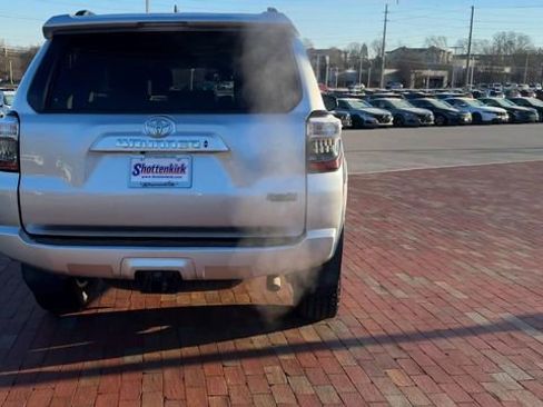 Used 2022 Toyota 4Runner SR5 Premium image 2