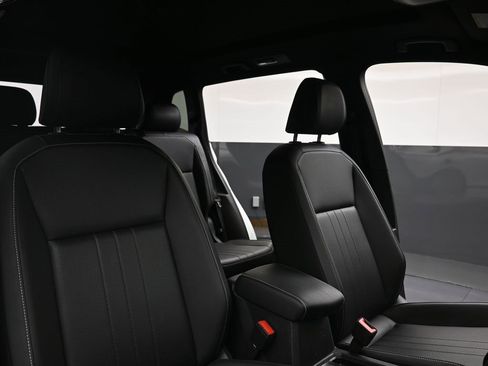 Used 2024 Volkswagen Tiguan SE R-Line image 13