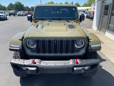 Used 2025 Jeep Gladiator Rubicon AWD/4WD image 4