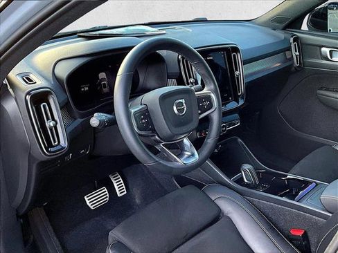 Used 2022 Volvo XC40 P8 Recharge Plus image 14