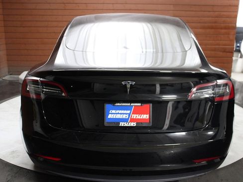 Used 2022 Tesla Model 3 image 11