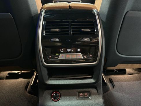 Used 2021 BMW X7 xDrive40i w/ M Sport Package AWD/4WD image 52