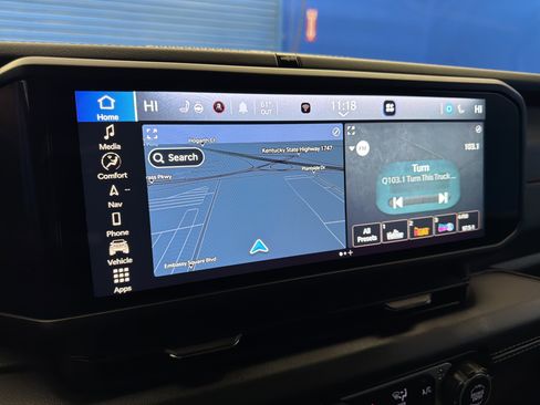 Used 2024 Jeep Gladiator Rubicon w/ Technology Group image 19