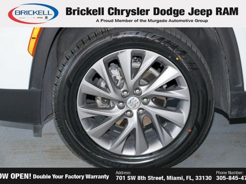 Used 2025 Buick Enclave Preferred FWD image 44