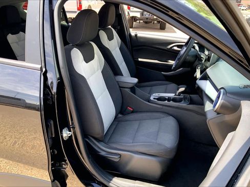 Used 2025 Chevrolet Trax LS FWD image 9