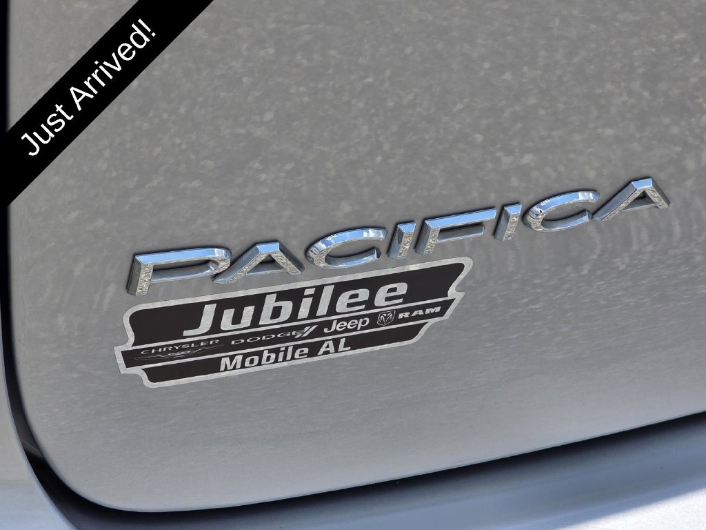 Certified 2024 Chrysler Pacifica Touring-L FWD image 31