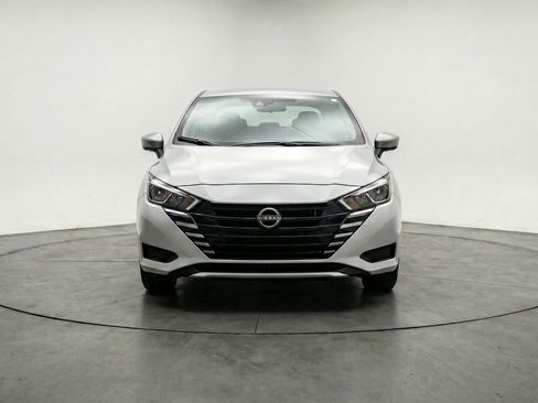 Used 2025 Nissan Versa SV image 2