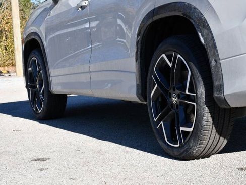 New 2026 Volkswagen Tiguan SEL R-Line image 9