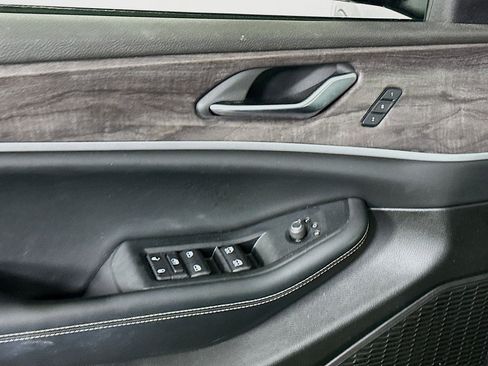 Used 2023 Jeep Grand Cherokee Limited image 15