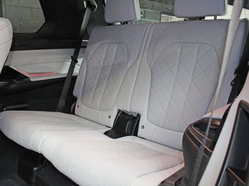 Used 2023 BMW X7 xDrive40i w/ Premium Package AWD/4WD image 46