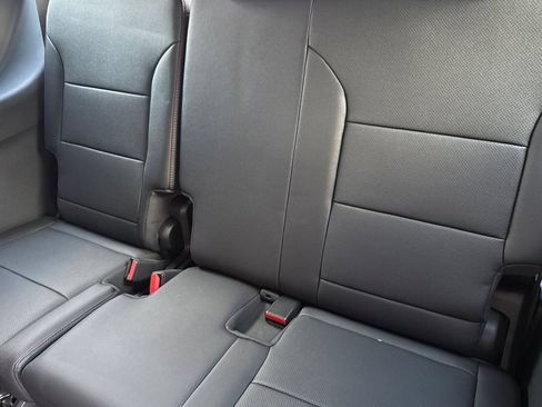 Used 2025 Chevrolet Traverse Z71 AWD/4WD image 17
