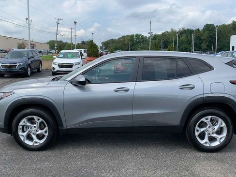 Certified 2025 Chevrolet Trax LS w/ LS Convenience Package FWD image 5