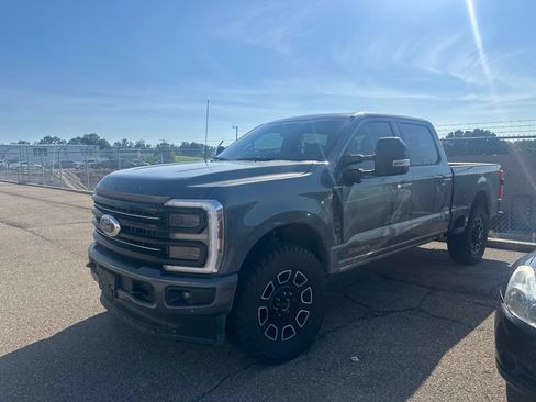 Used 2025 Ford F250 Platinum AWD/4WD image 1