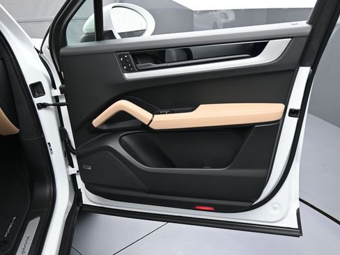 New 2026 Porsche Cayenne Base image 28