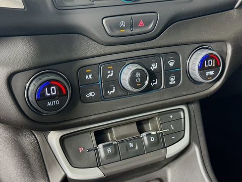 Used 2023 GMC Terrain SLE w/ Driver Convenience Package FWD image 18