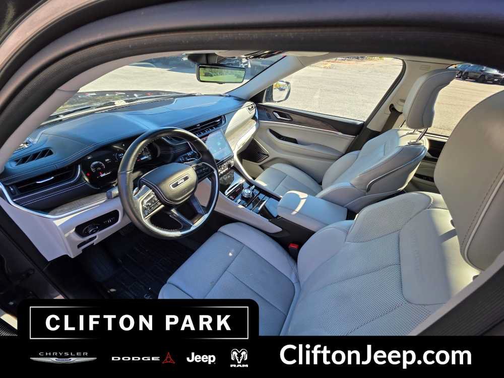 Used 2021 Jeep Grand Cherokee L Overland w/ Luxury Tech Group IV AWD/4WD image 11