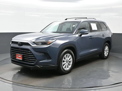Used 2024 Toyota Grand Highlander AWD image 2