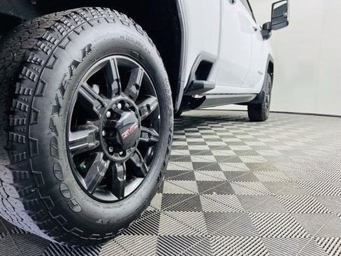 Used 2025 GMC Sierra 2500 AT4 w/ AT4 Premium Plus Package image 5