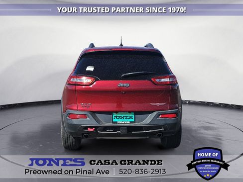 Used 2017 Jeep Cherokee Trailhawk AWD/4WD image 5