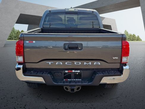 Used 2017 Toyota Tacoma TRD Off-Road w/ Tow Package (A/T) AWD/4WD image 5