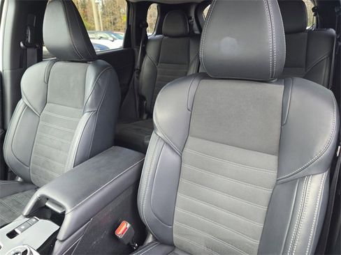 Used 2025 Mitsubishi Outlander SE image 24