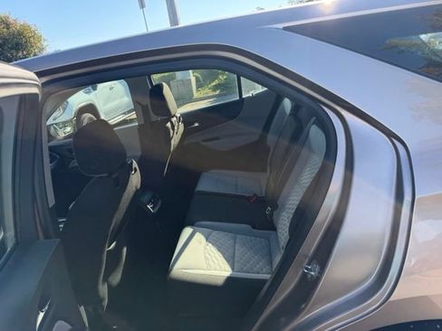 Used 2019 Chevrolet Equinox LS FWD image 11